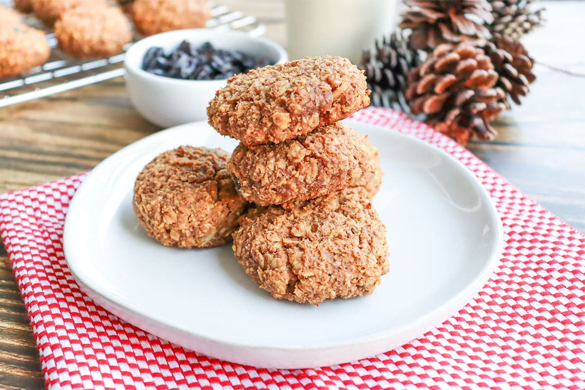 Easy Oatmeal Holiday Cookies