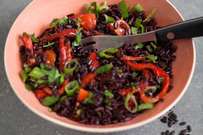 Fast black rice salad